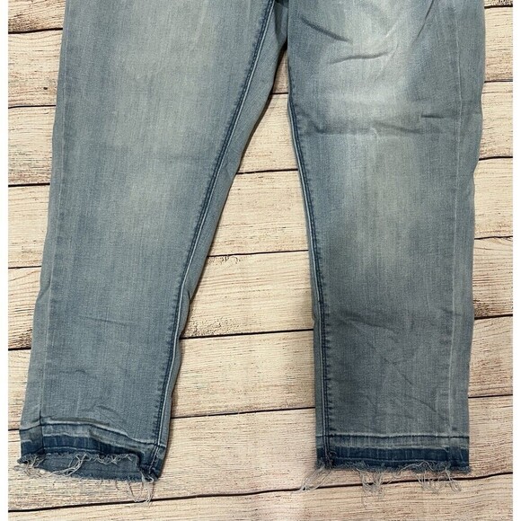 Cato EST 1946 Contemporary Frayed Hem Capri Ankle denim Jeans Stretch 12 - Picture 2 of 8